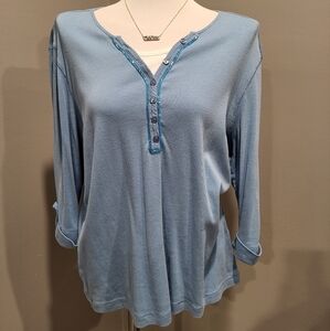 Eye catching top perfect for spring and summer months